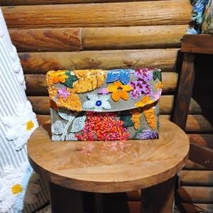 NWT Envelope Package, Clutch Purses for Women, Sequin Embroidered Flowers St
